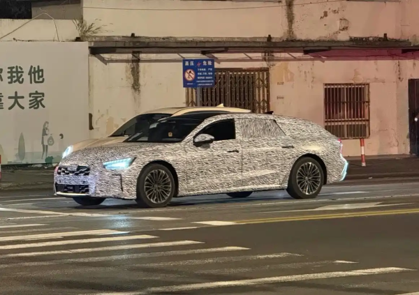 国客信配 上汽奥迪A7L要推旅行版了，谍照已曝光，还有无框车门